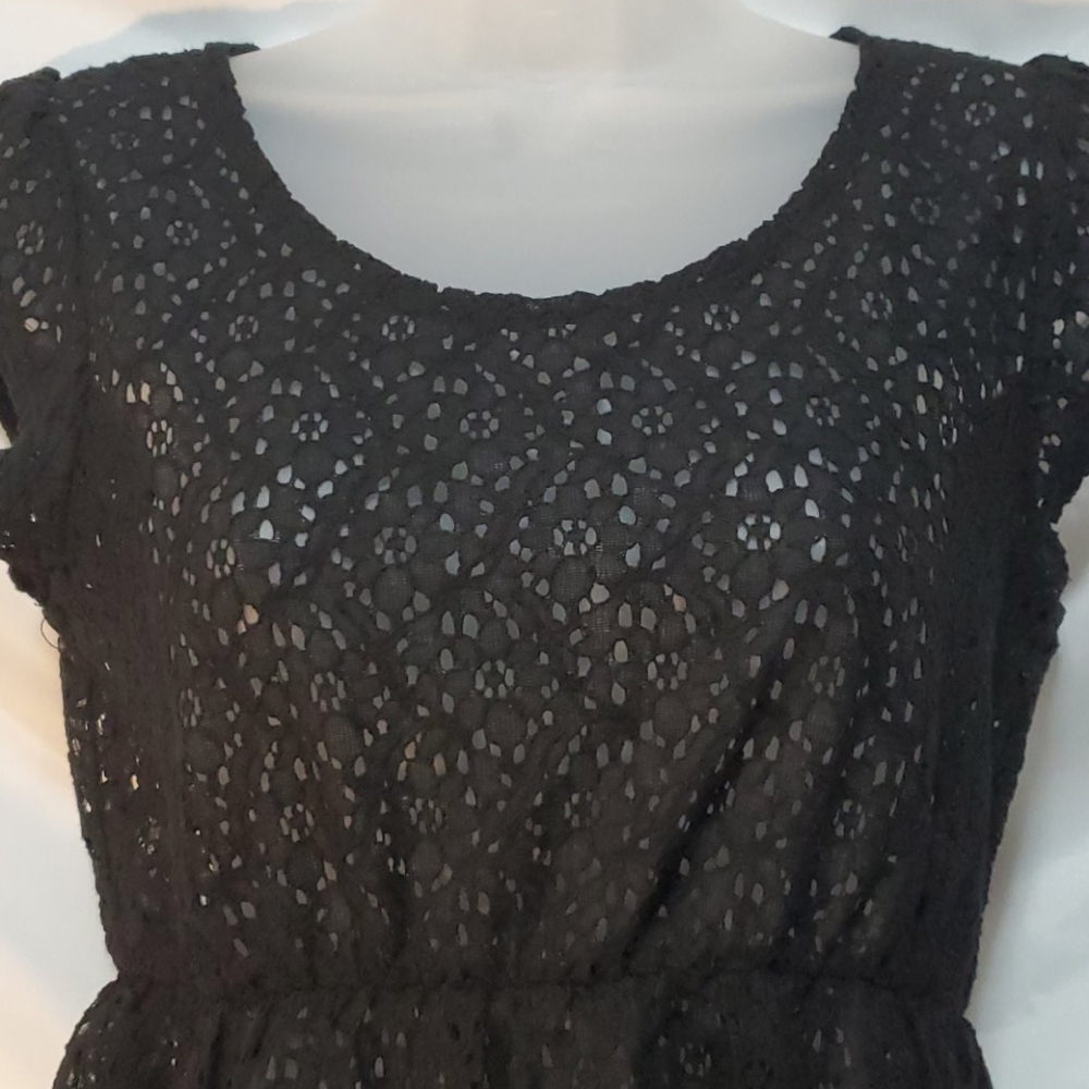 EUC Womens Black Lace Peplum Top Size Small - Picture 2 of 4